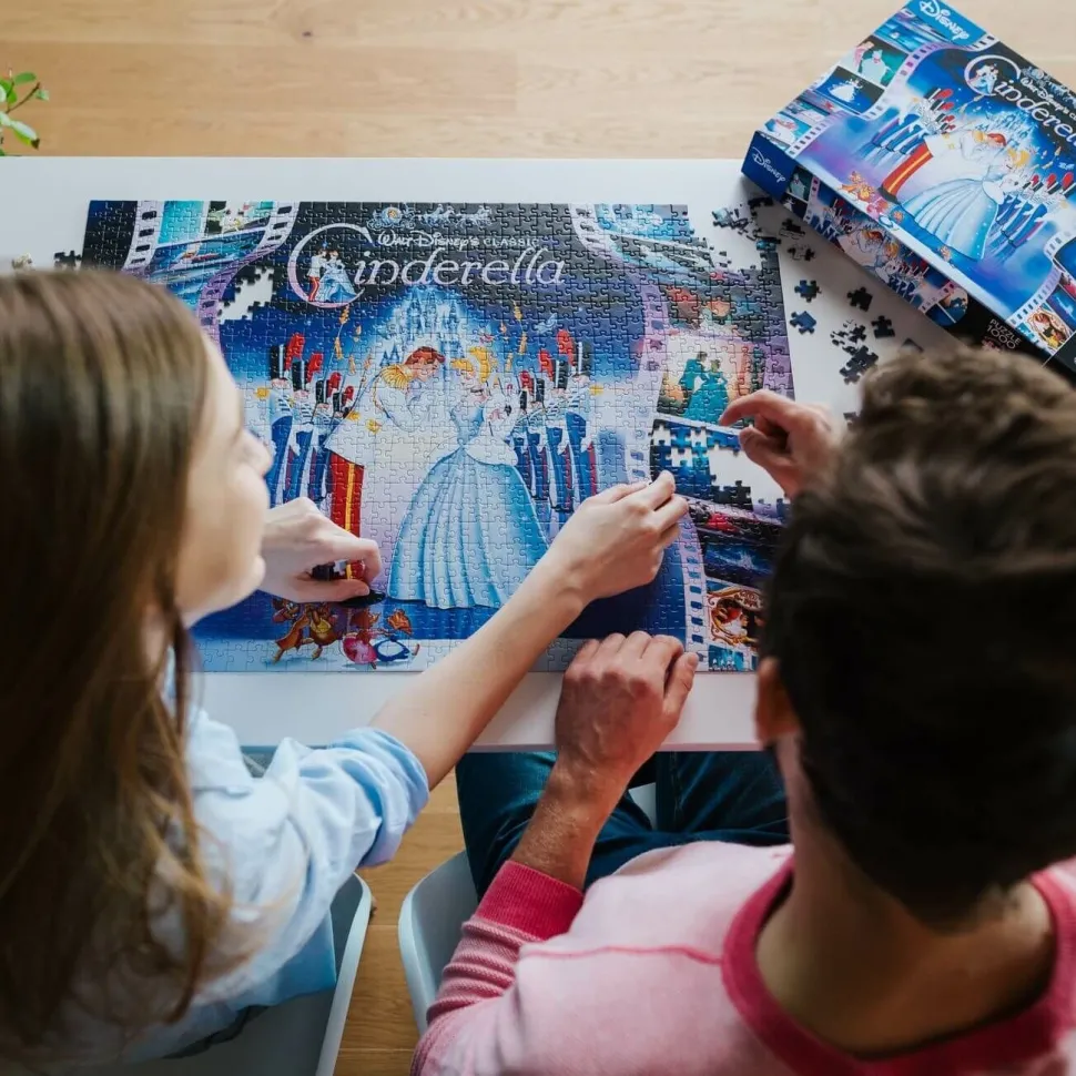 Puzzle Premium Plus Quality 1000 el. Iconic Moments: Kopciuszek