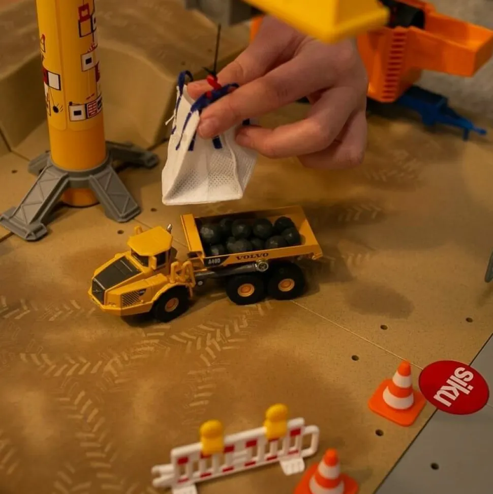 Siku Super - Volvo wywrotka